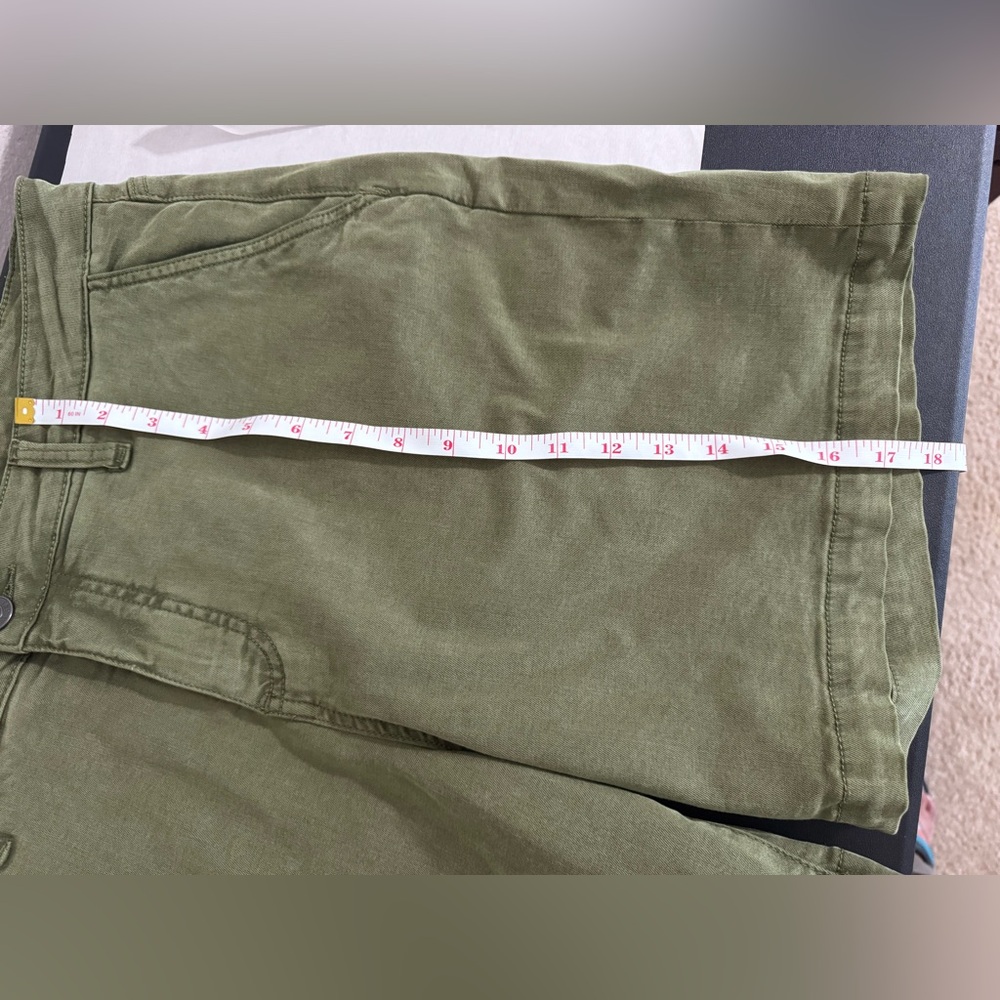 Kut From The Kloth Women's Catherine Shorts Olive Size 16 - Picture 6 of 10